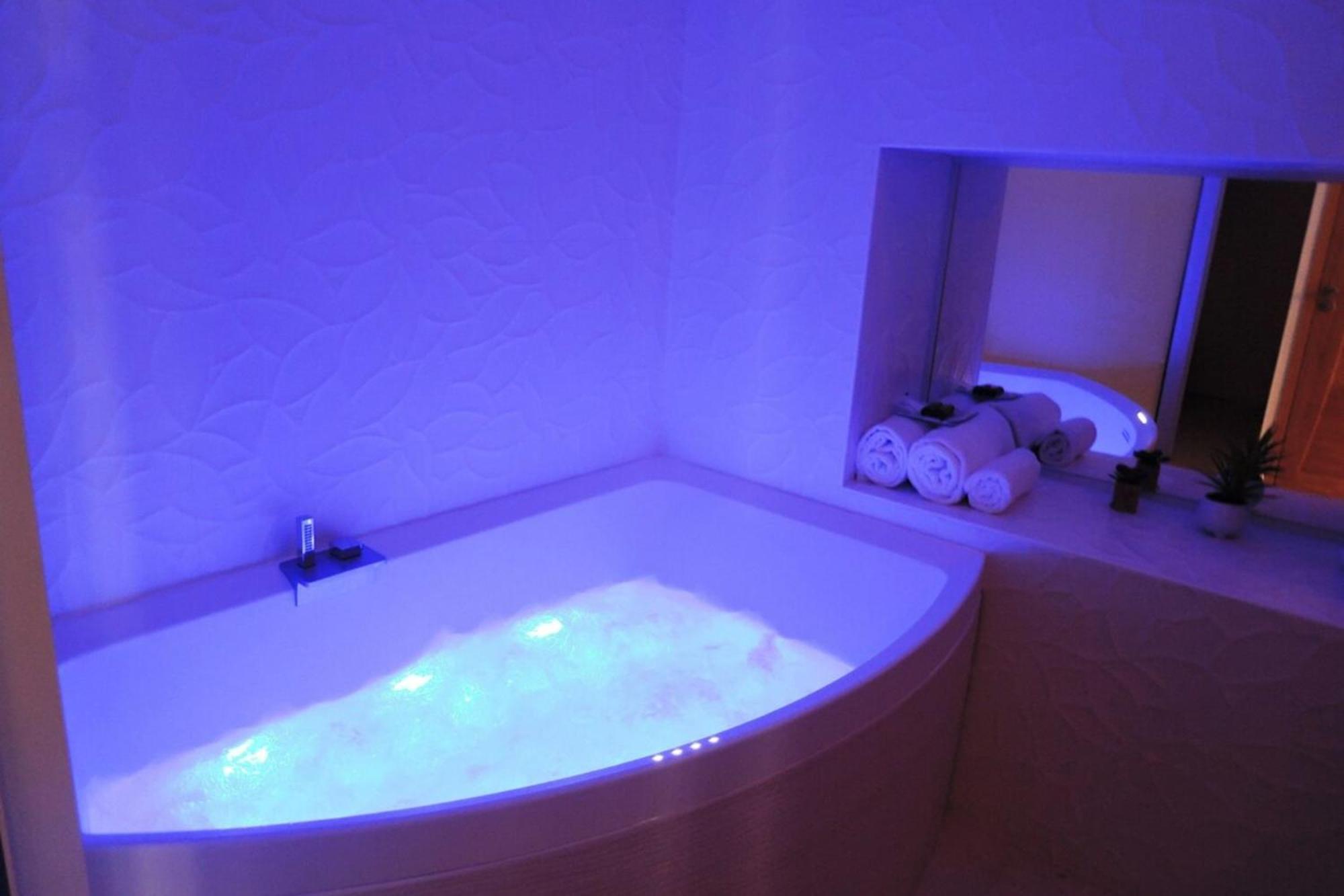 L'Eau Vive Jacuzzi Et Sauna En Vieille Ville 5 Annecy Bagian luar foto