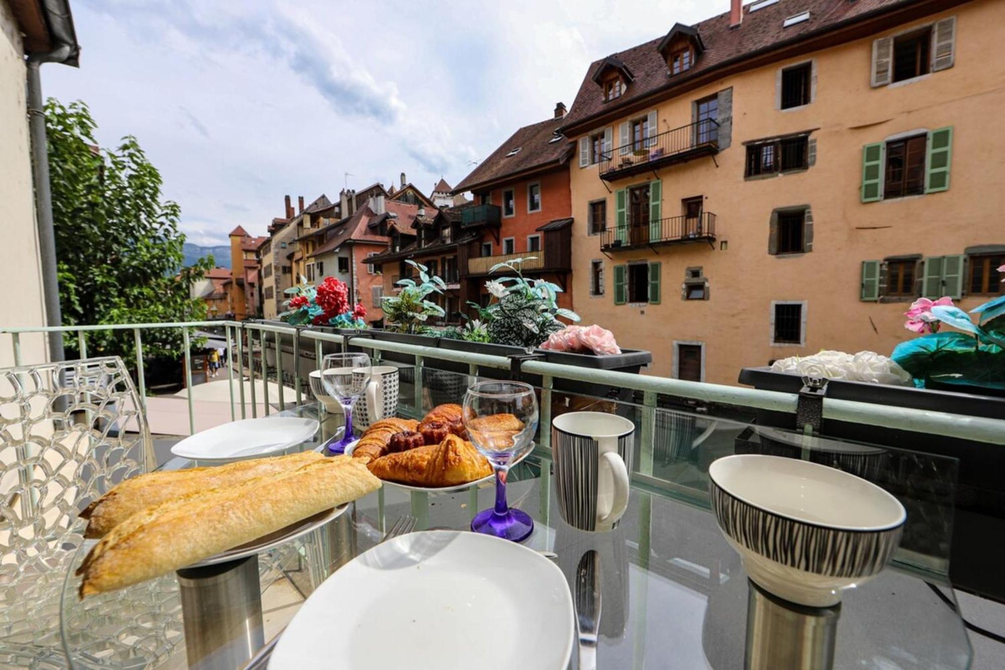 L'Eau Vive Jacuzzi Et Sauna En Vieille Ville 5 Annecy Bagian luar foto